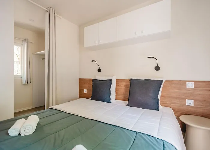 Les Maritimes סניוס